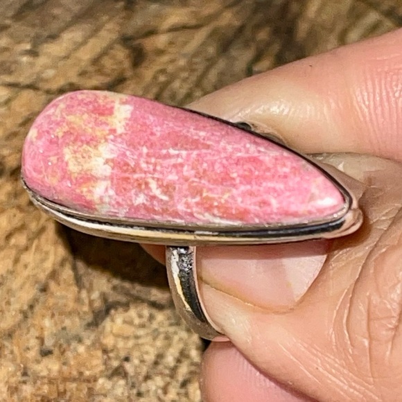 Bright Pink Thulite Ring Size 6 1/2 - Picture 4 of 15